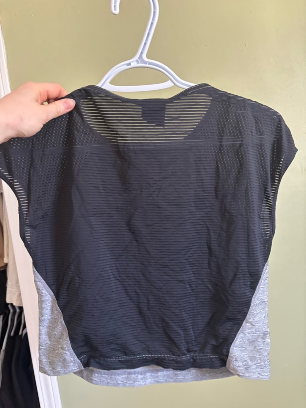 Nike Crop Workout Top - Picture 3 of 3